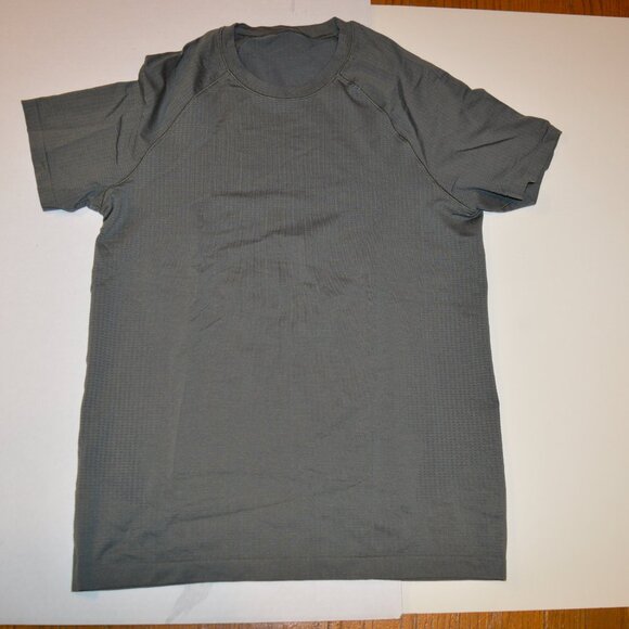 Lululemon Men's Tops Lot, Sizes S and M - Metal Vent Tech, Polo, Senseknit - Picture 6 of 14